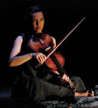 Soemardjo plays the viola, photo by Paula Van Beek