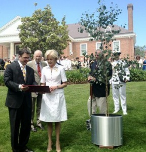 US Ambassador John Berry and  Governor General Quentin Bryce  with the red box gum