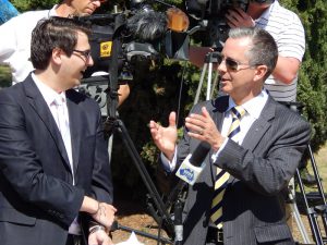 Opposition leader Jeremy Hanson talks to a journalist.