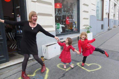 Melanie Horsnell and girls in France
