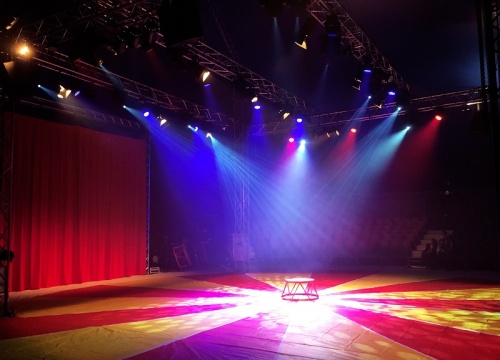 Barnum_Stage_Lights