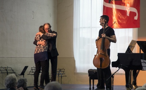 Cellist Geoffrey Gartner (r) with Peelman and Moore. Photo Judith Crispin