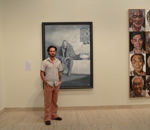 Mertim Gokalp with his  portrait of the late actor Bille Brown, Archibald finalist 2013