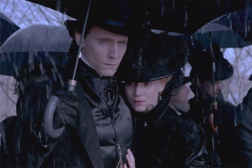 Tom Hiddleston and Mia Wasikowska in "Crimson Peak"