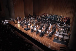 Lawergren with the orchestra and choristers