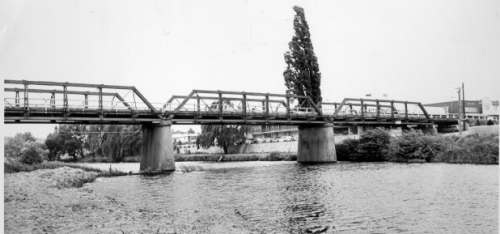 The bridge that spanned the Queanbeyan River before the new structure erected in 1975. 