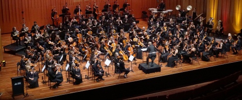 Weiss conducts the combined orchestras