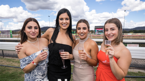 Socials / At the Black Opal race day, Thoroughbred Park