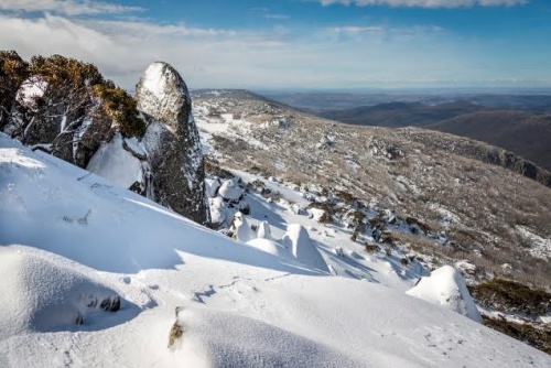 Pilot seriously injured in Snowy Mountains chopper crash