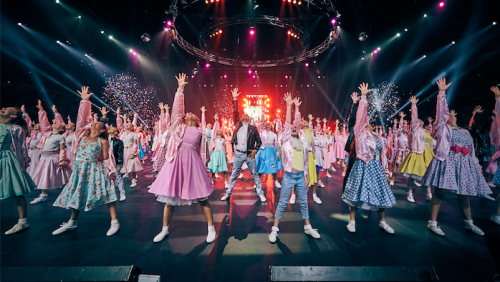 Review / Rock concert atmosphere in ‘Grease’