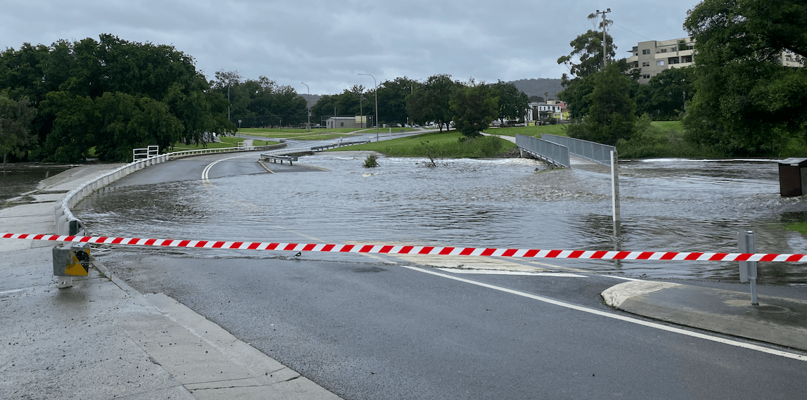 Rain closes Morisset Street Bridge and Oaks Estate Crossing