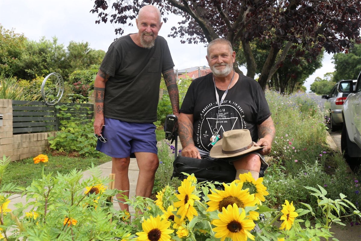 Verge gardeners grow flowers and friendships