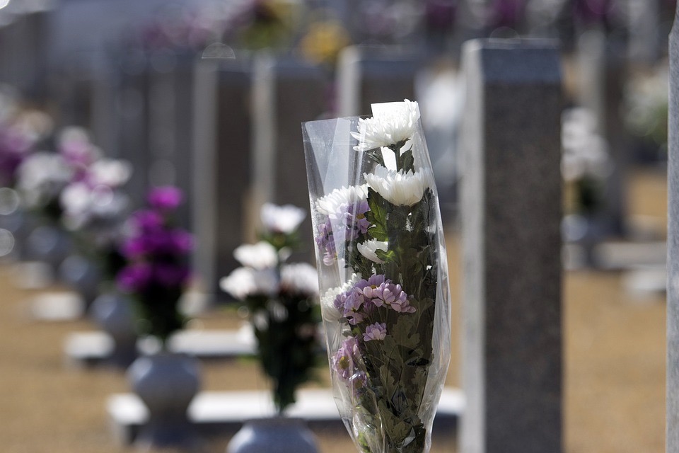 Council stops sales as cemetery nears capacity