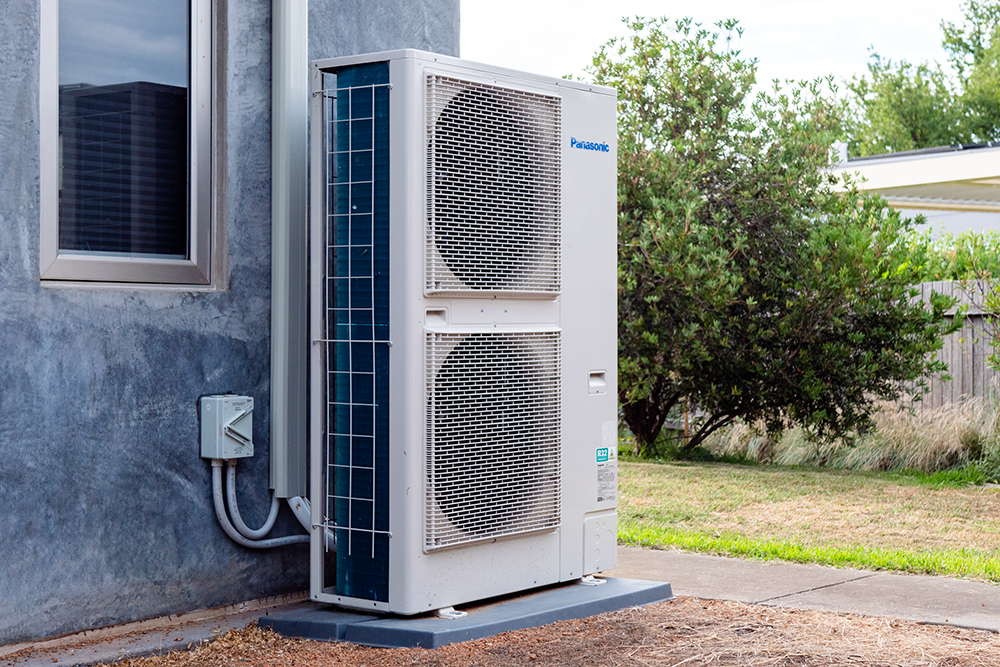 Air conditioning: to run it constantly or in bursts?