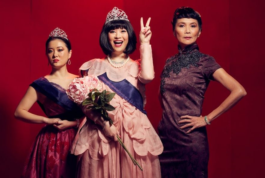 ‘Miss Peony’, laughs in three languages 