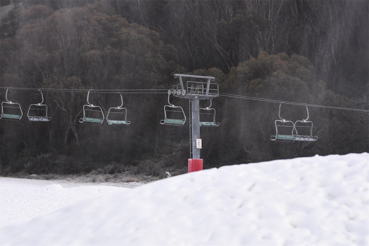 Snowboarders hurt as wind gust hits Thredbo ski lift