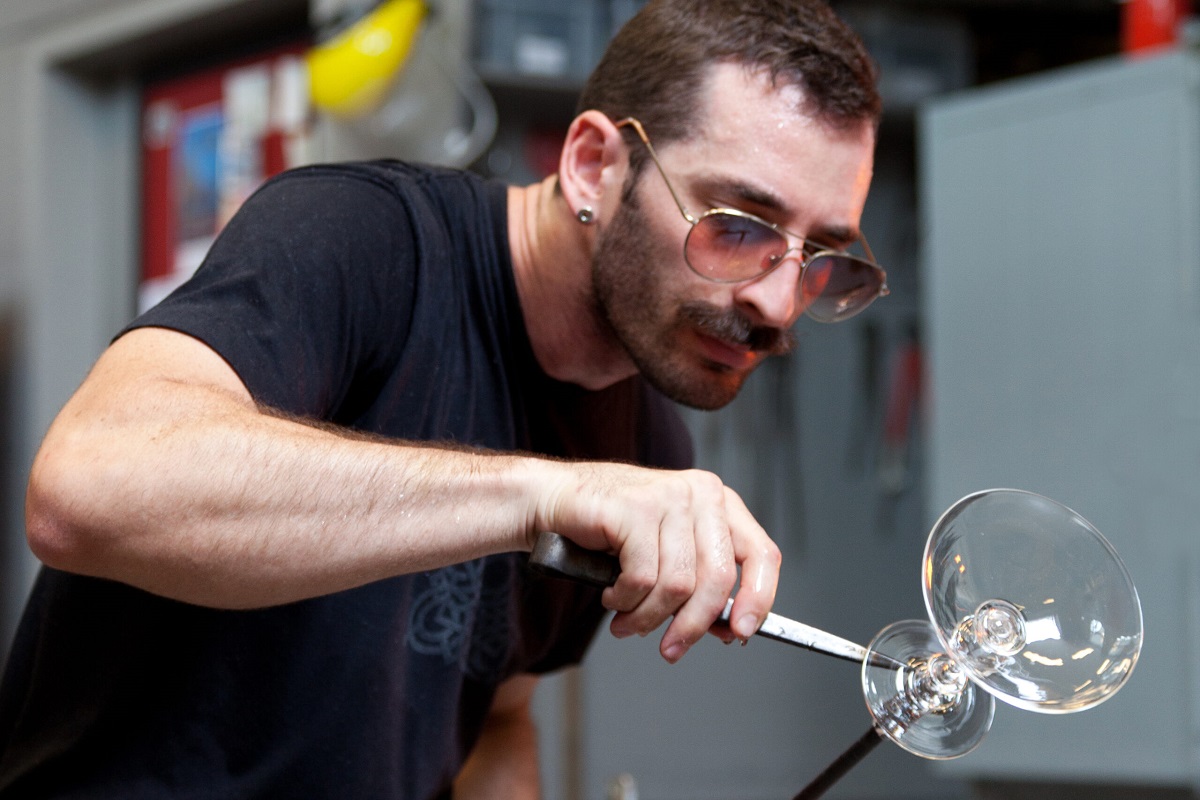 Free demonstration by celebrity glass blower