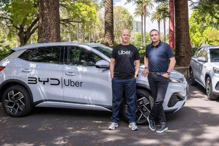 Uber drivers offered 10,000 cars in EV push