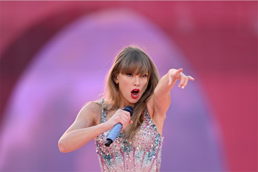 Taylor Swift plays record-breaking night at the MCG