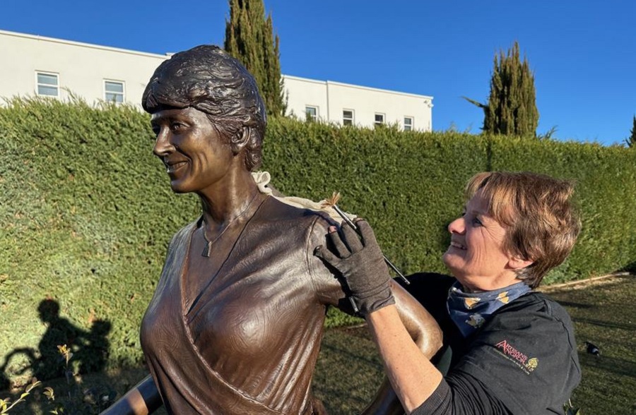 Sculpture of Susan Ryan unveiled in rose gardens