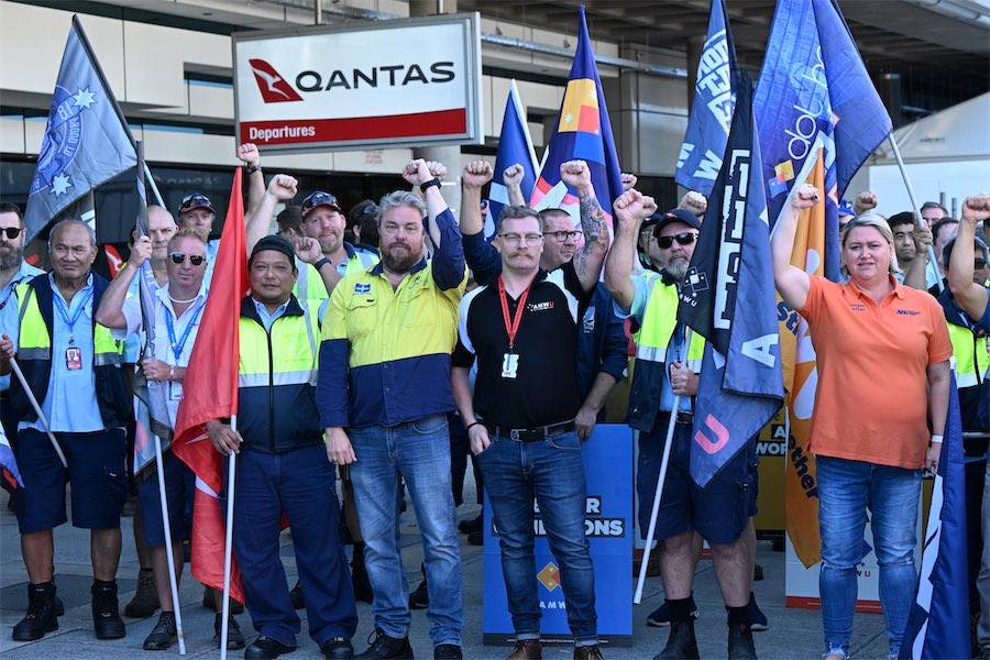 No flight delays as Qantas engineers continue to strike