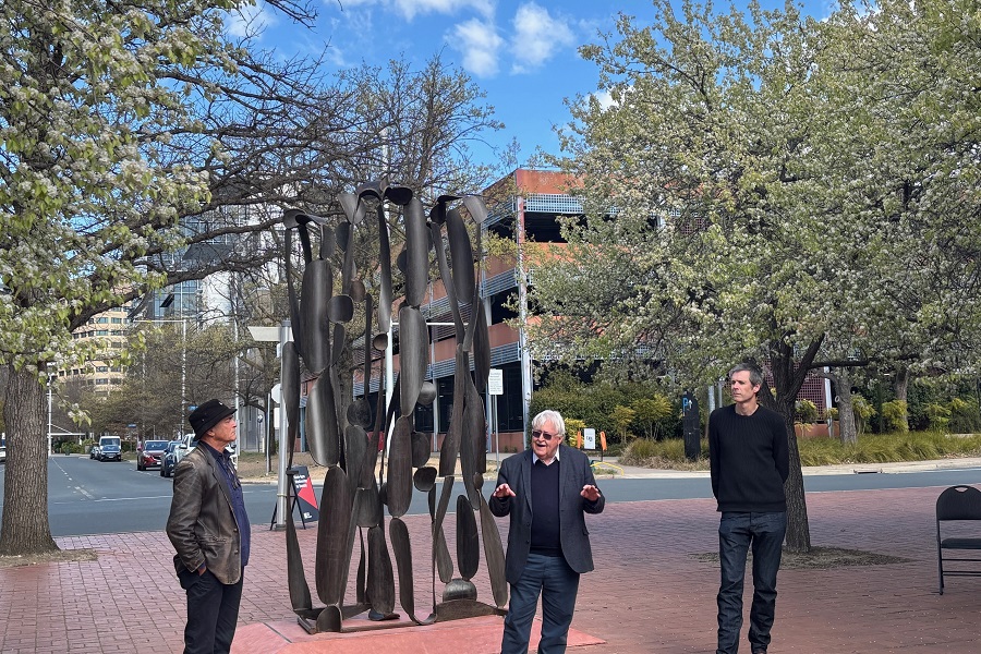 Magical new sculpture honours retiring Maloon