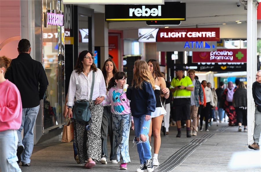 Retail trade springs back after warmer weather