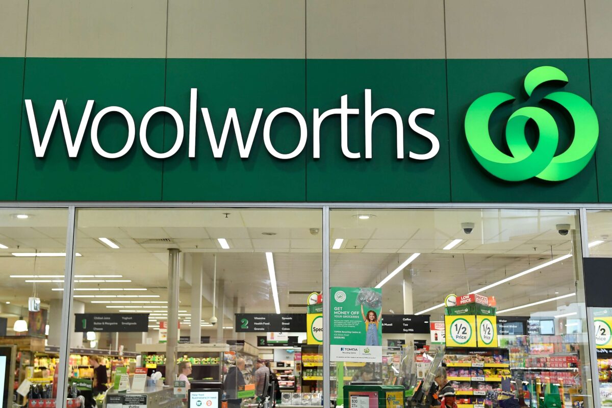 Workers warn of bare shelves, Woolworths says no risk