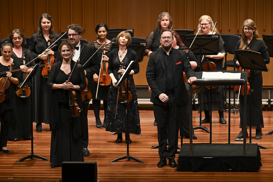 Orchestra in sync with conductor's powerful program