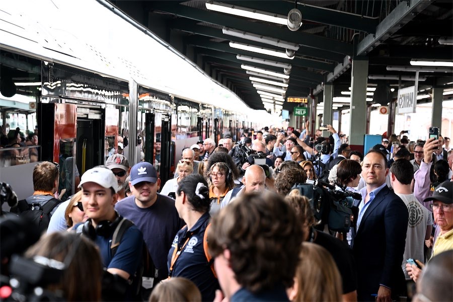 Rail union and government shake hands for truce