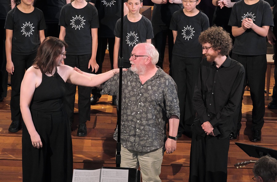 Children's choir bedazzles with Christmas song cycle