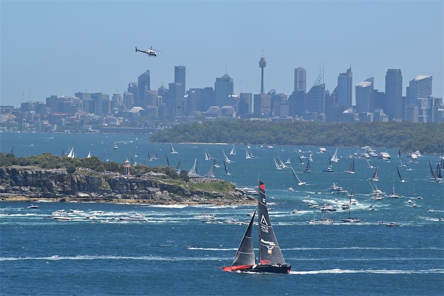 Race to continue despite Sydney-to-Hobart tragedies