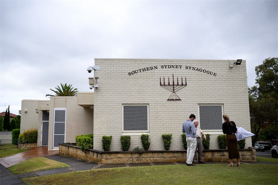 Synagogue graffiti  ‘monstrous, appalling’