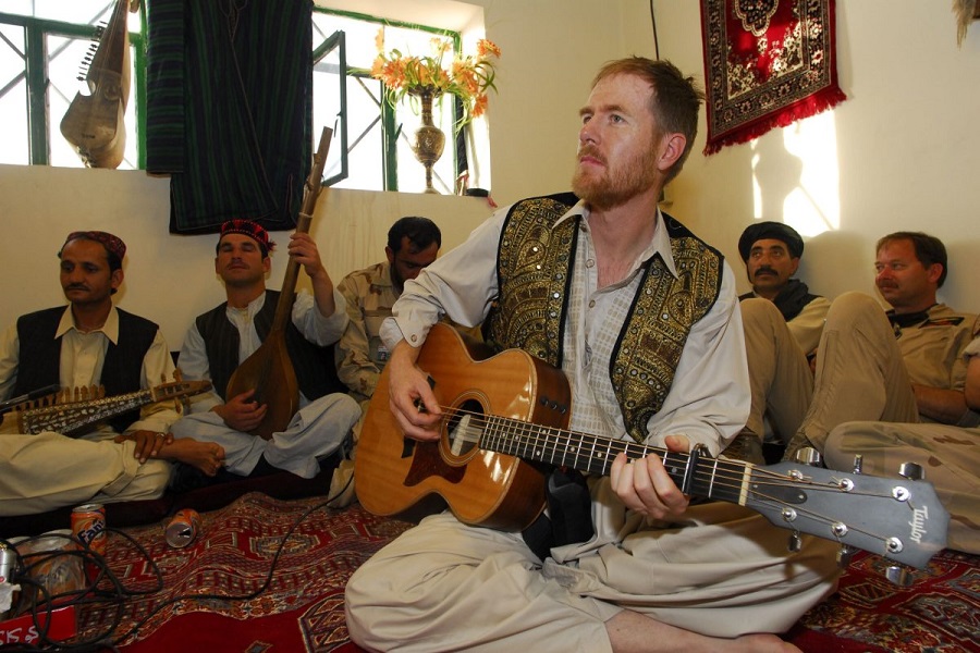 Smith’s old guitar joins War Memorial collection