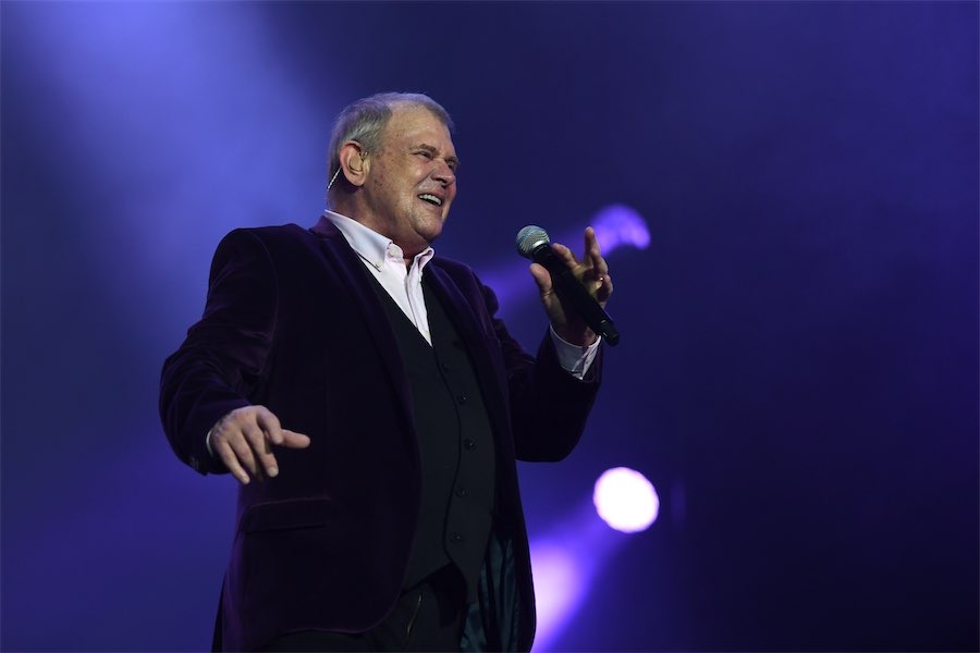 Farnham to skip tribute concert due to worsening health