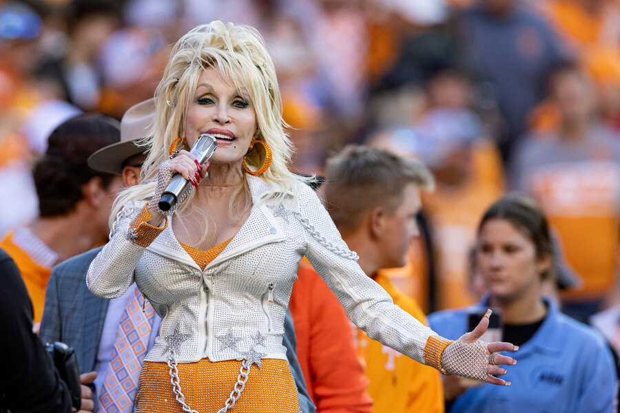 Posthumous lifetime achievement award for Dolly Parton