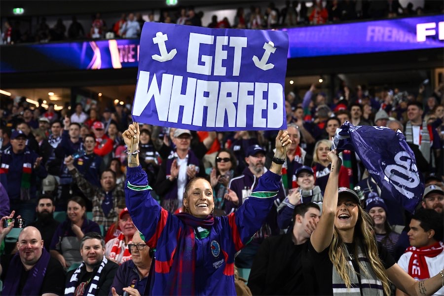 Wharfies make way to the MCG, amid gouging claims