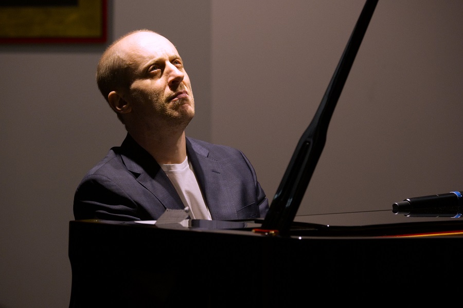 A masterclass from 'unplugged' Simon Tedeschi