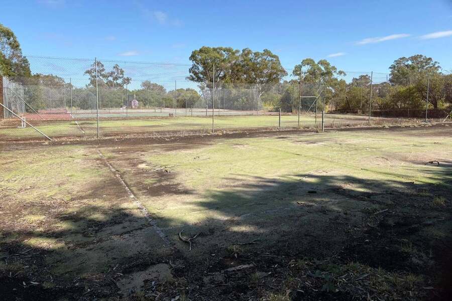 Liberals demand action on Hawker tennis site